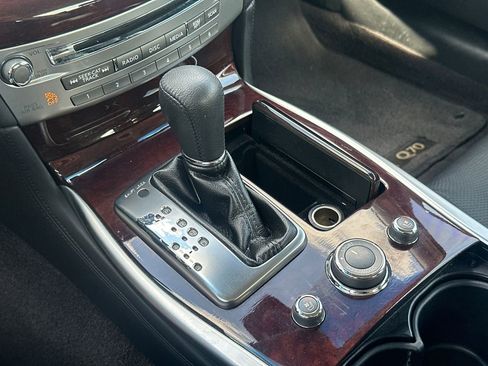 Used 2018 INFINITI Q70 Luxe image 31