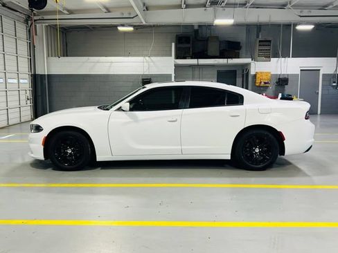 Used 2020 Dodge Charger SXT w/ Leather Interior Group RWD image 13