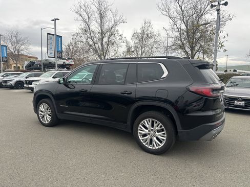 Used 2024 GMC Acadia Elevation image 4