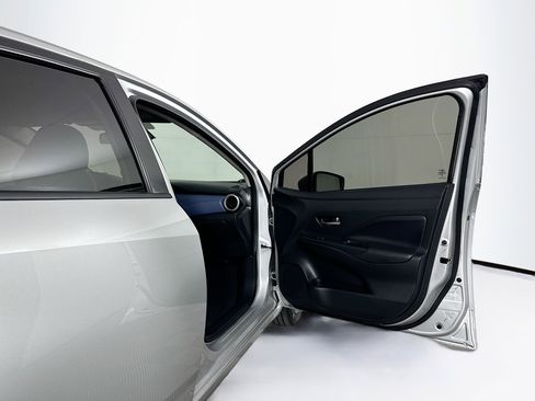 Used 2023 Nissan Versa SV image 30