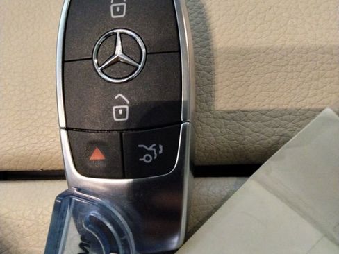 Used 2021 Mercedes-Benz GLE 350 4MATIC w/ Premium Package image 48