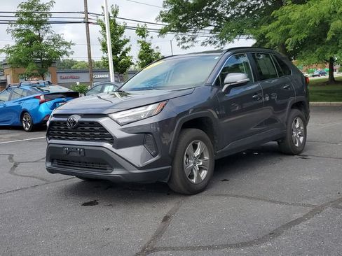 Used 2025 Toyota RAV4 XLE AWD/4WD image 2