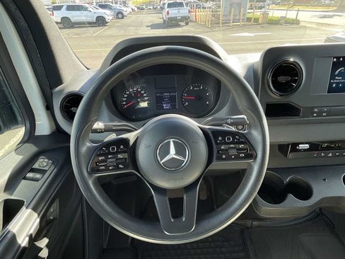 Used 2020 Mercedes-Benz Sprinter 2500 image 11