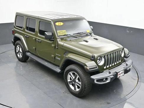 Used 2021 Jeep Wrangler Unlimited Sahara w/ Dual Top Group AWD/4WD image 16