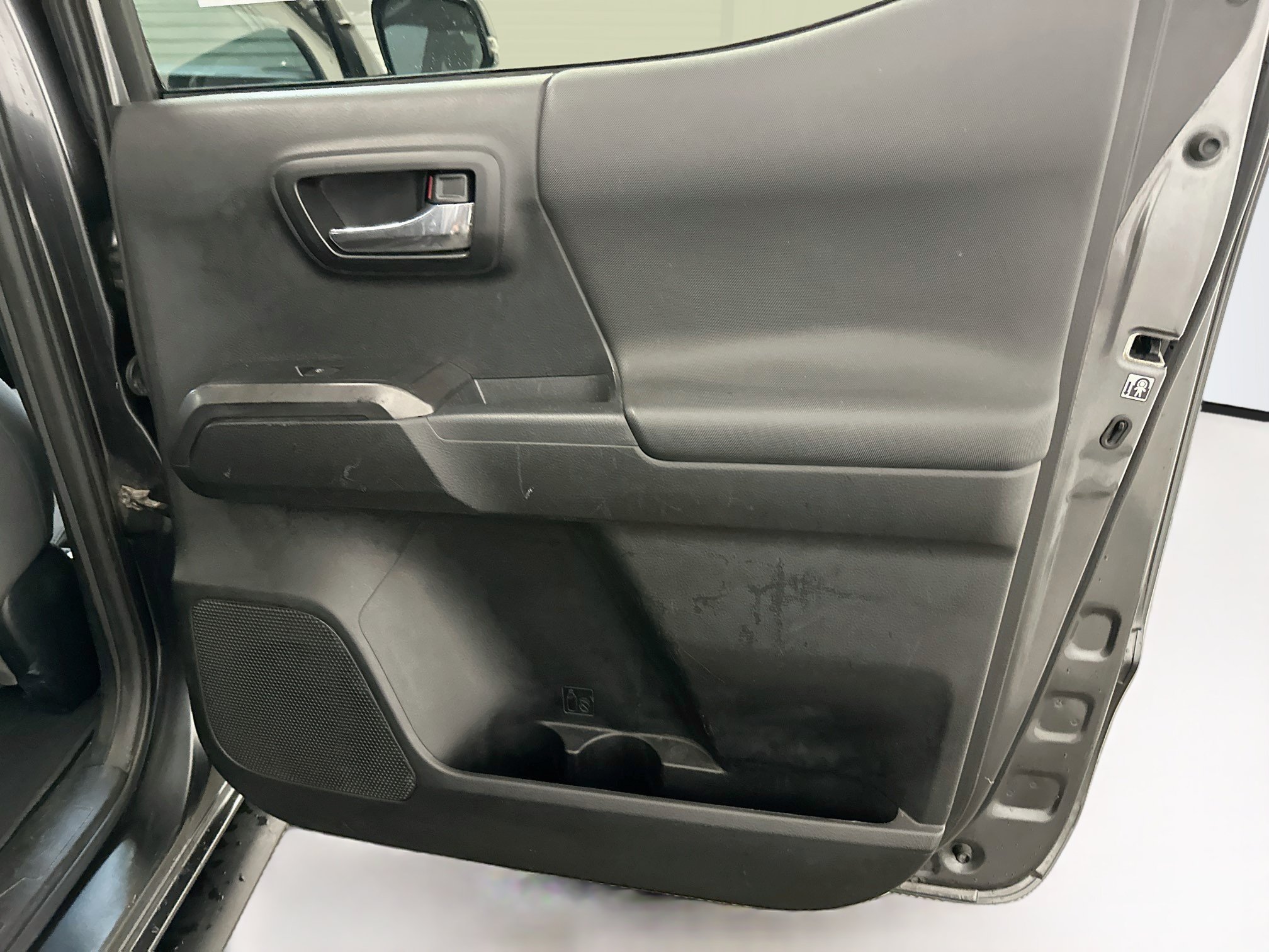 Used 2019 Toyota Tacoma TRD Off-Road AWD/4WD image 31