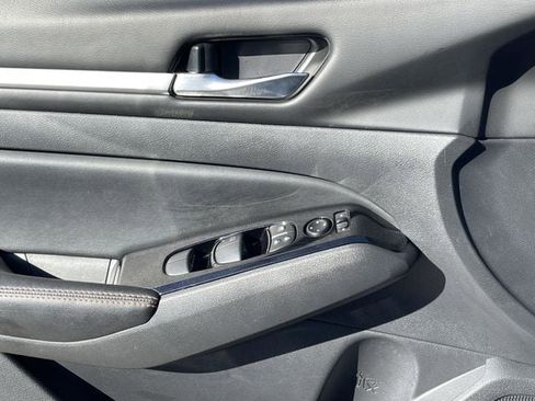 Used 2025 Nissan Altima 2.5 SR image 17