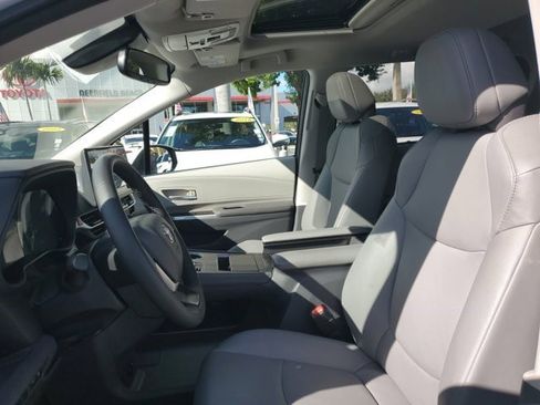 Used 2023 Toyota Sienna XLE image 12