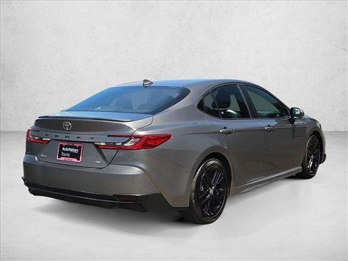 Used 2025 Toyota Camry SE FWD image 5