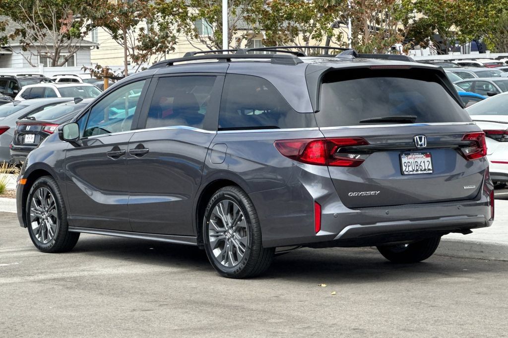 Certified 2025 Honda Odyssey Touring image 6
