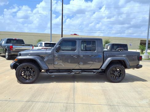 Used 2025 Jeep Gladiator Sport AWD/4WD image 3
