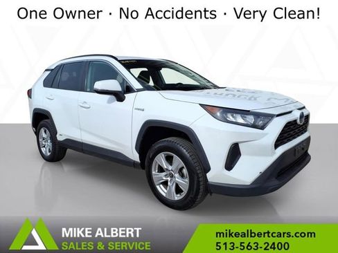 Used 2021 Toyota RAV4 LE image 1