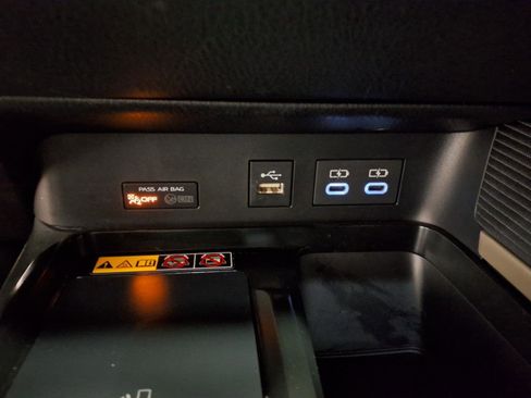 Used 2025 Toyota Camry SE w/ Convenience Package image 15