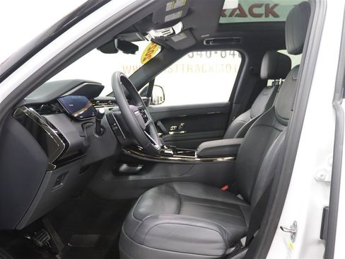 Used 2024 Land Rover Range Rover Sport SE image 10