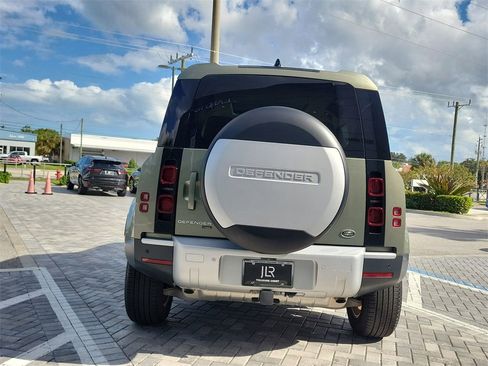 Used 2022 Land Rover Defender 110 SE image 4