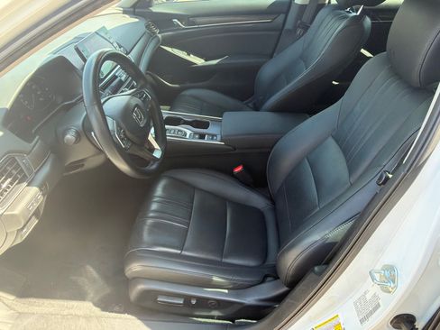 Used 2021 Honda Accord Touring image 9