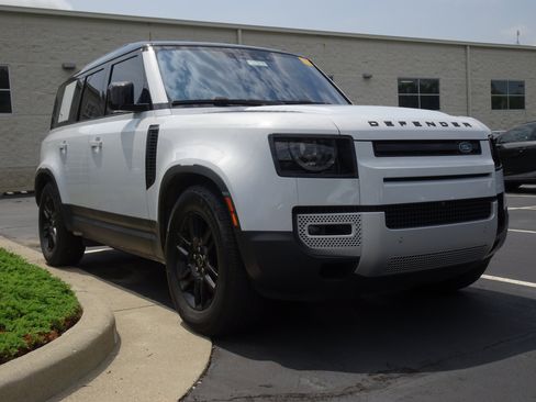 Used 2021 Land Rover Defender 110 SE AWD/4WD image 8