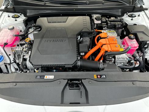 Certified 2025 Hyundai Elantra SEL FWD image 10