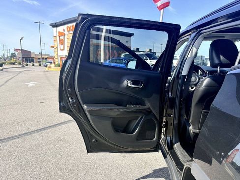 Used 2019 Jeep Compass Latitude w/ Popular Equipment Group AWD/4WD image 29