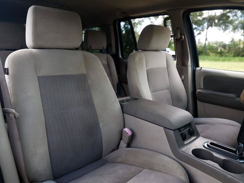 Used 2007 Ford Explorer XLT AWD/4WD image 16