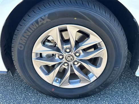 Used 2023 Toyota Sienna XLE image 11