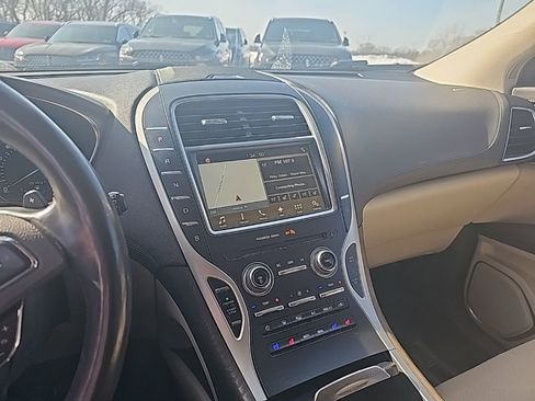 Used 2017 Lincoln MKX Reserve w/ Lincoln MKX Climate Package image 11