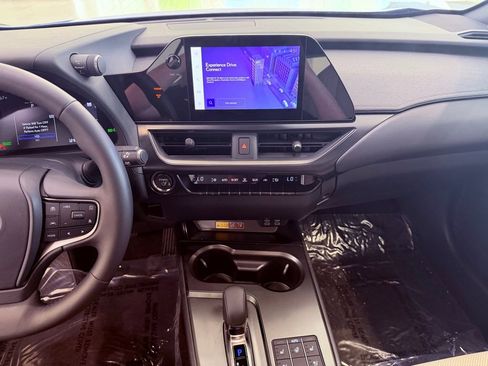 Certified 2025 Lexus UX 300h FWD w/ Accessory Package (Z1) image 24