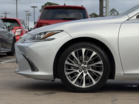 Used 2020 Lexus ES 300h w/ Premium Package image 7