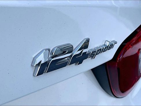 Used 2018 FIAT 124 Spider Lusso image 10