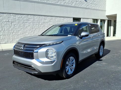 New 2026 Mitsubishi Outlander ES FWD image 1