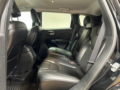 Certified 2019 Jeep Cherokee Latitude Plus AWD/4WD image 21