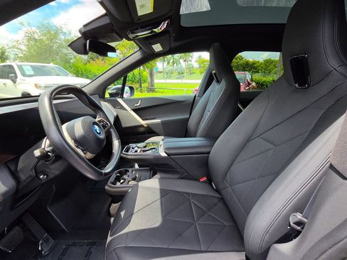 Used 2024 BMW iX xDrive50 w/ Sport Package AWD/4WD image 19