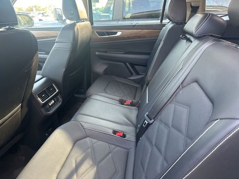 Used 2025 Volkswagen Atlas SE image 4