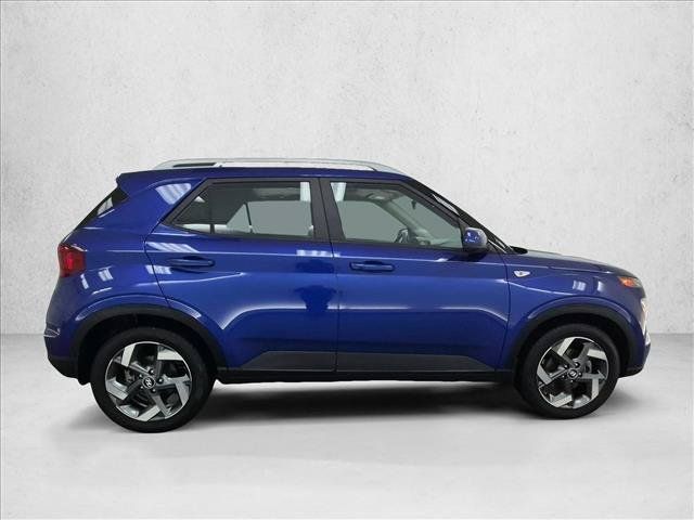 Used 2022 Hyundai Venue SEL FWD image 4