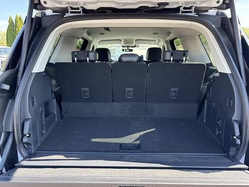 New 2026 Lincoln Navigator Premiere AWD/4WD image 11
