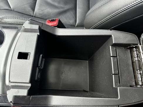 Certified 2018 Ford Explorer XLT w/ Equipment Group 202A image 26