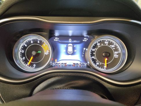 Used 2021 Jeep Cherokee Latitude Lux w/ Comfort/Convenience Group image 23