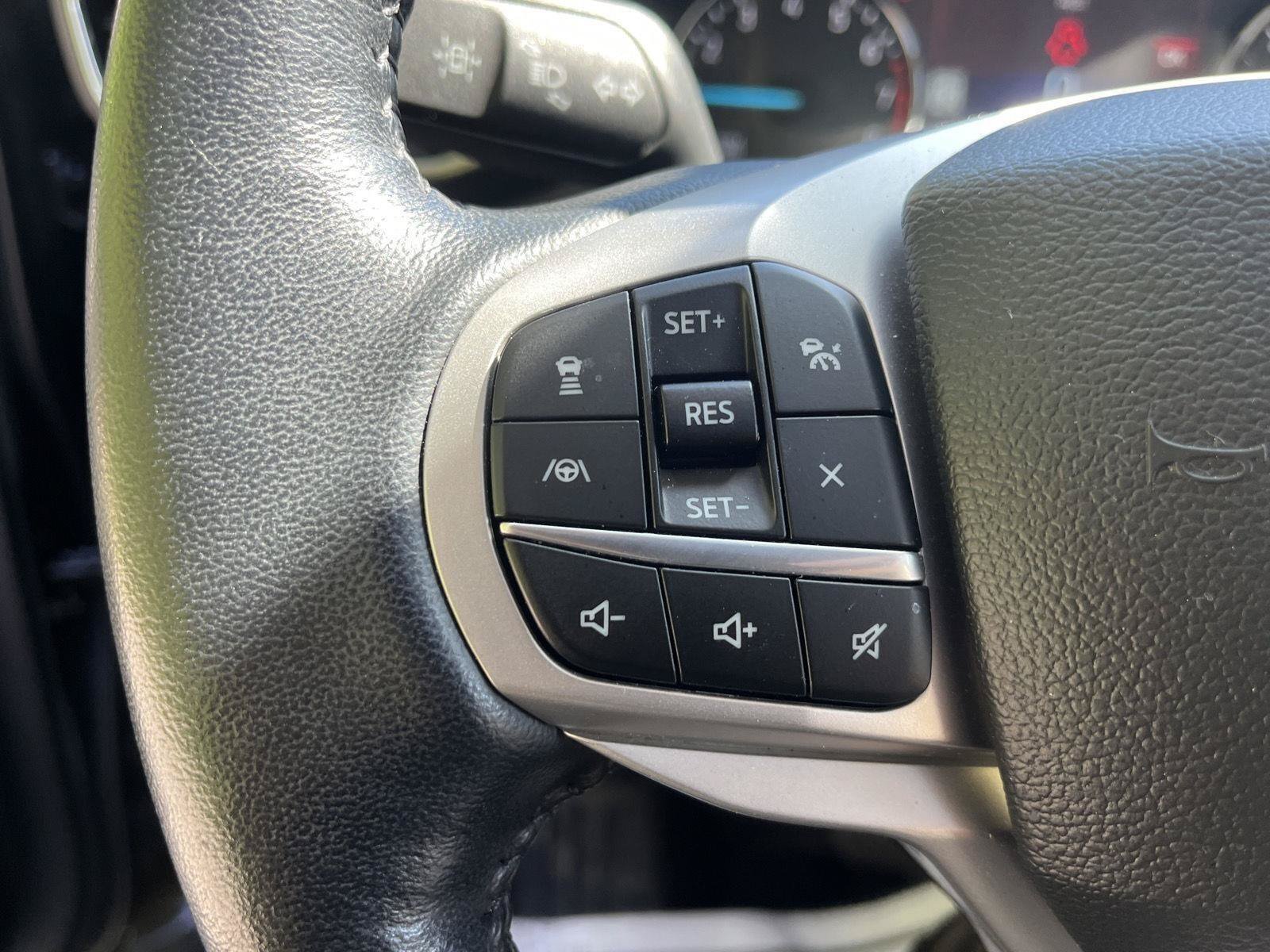 Used 2022 Ford Explorer Limited w/ Equipment Group 301A AWD/4WD image 29