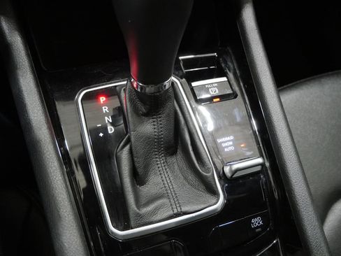 Used 2025 Jeep Compass Limited image 23