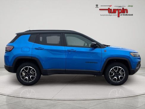 Used 2025 Jeep Compass Trailhawk w/ Trailhawk Elite Group AWD/4WD image 6