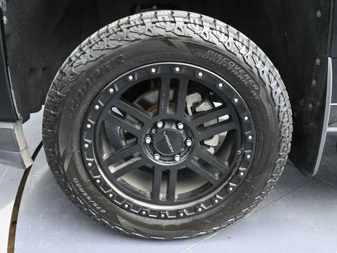 Used 2018 Chevrolet Silverado 1500 LT w/ Texas Edition AWD/4WD image 17