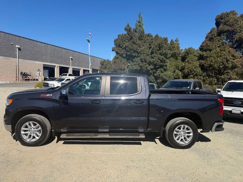 Used 2023 Chevrolet Silverado 1500 LT w/ Z71 Off-Road Package AWD/4WD image 2