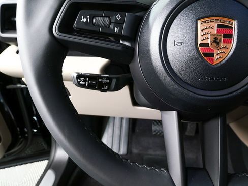 New 2025 Porsche Macan Electric image 10