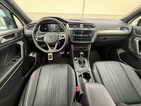Used 2022 Volkswagen Tiguan SE R-Line image 11