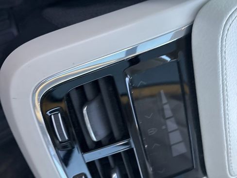 Used 2020 Volvo XC90 T5 Momentum image 9