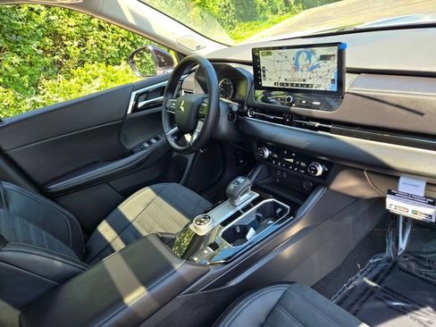 New 2026 Mitsubishi Outlander AWD image 5