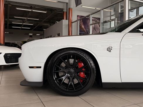Used 2016 Dodge Challenger SRT Hellcat image 9