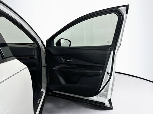 Used 2023 Nissan Ariya AWD image 32