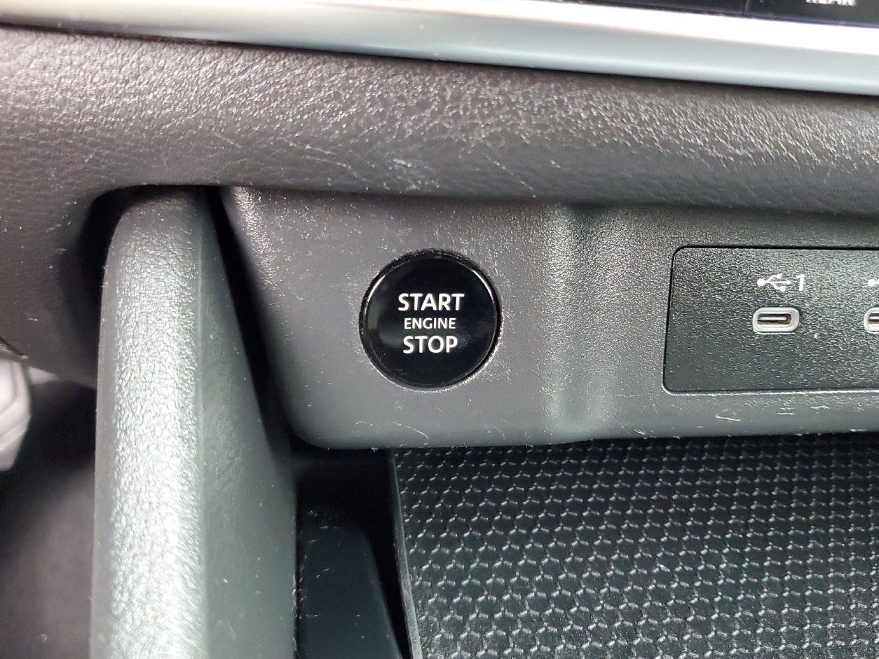 Used 2024 Nissan Rogue SV FWD image 22