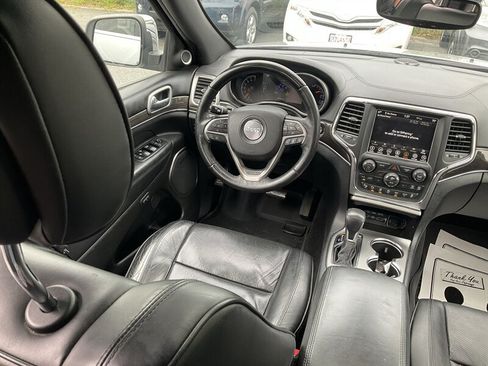 Used 2018 Jeep Grand Cherokee Overland AWD/4WD image 18