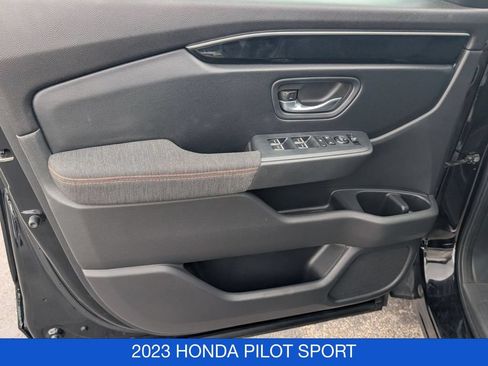 Used 2023 Honda Pilot Sport image 11